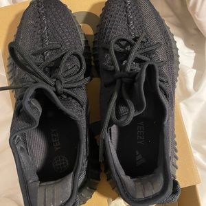 Black YEEZYs size 7